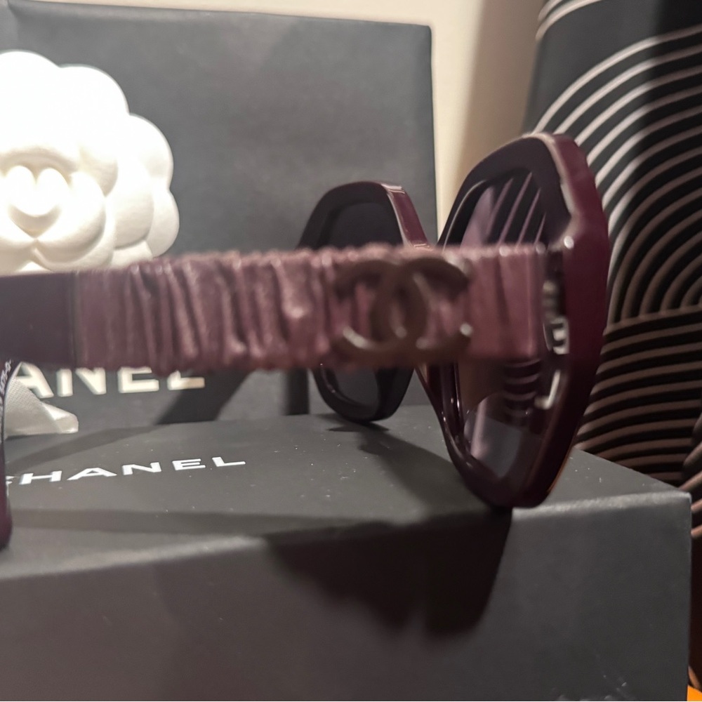 CHANEL lambskin Plum Sunglasses. Rare. Authentic - Picture 5 of 16